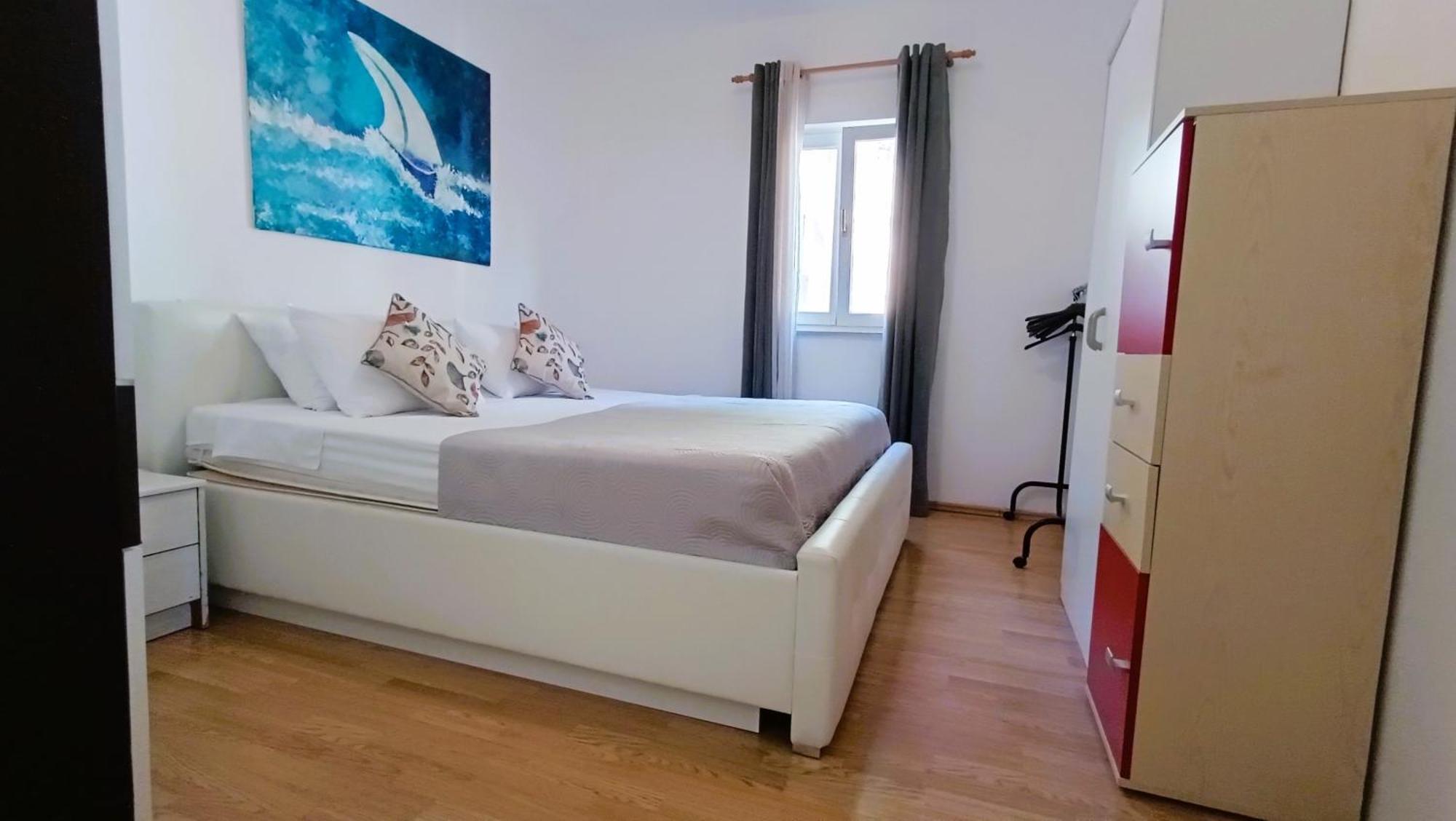 Apartments Ella Makarska Buitenkant foto
